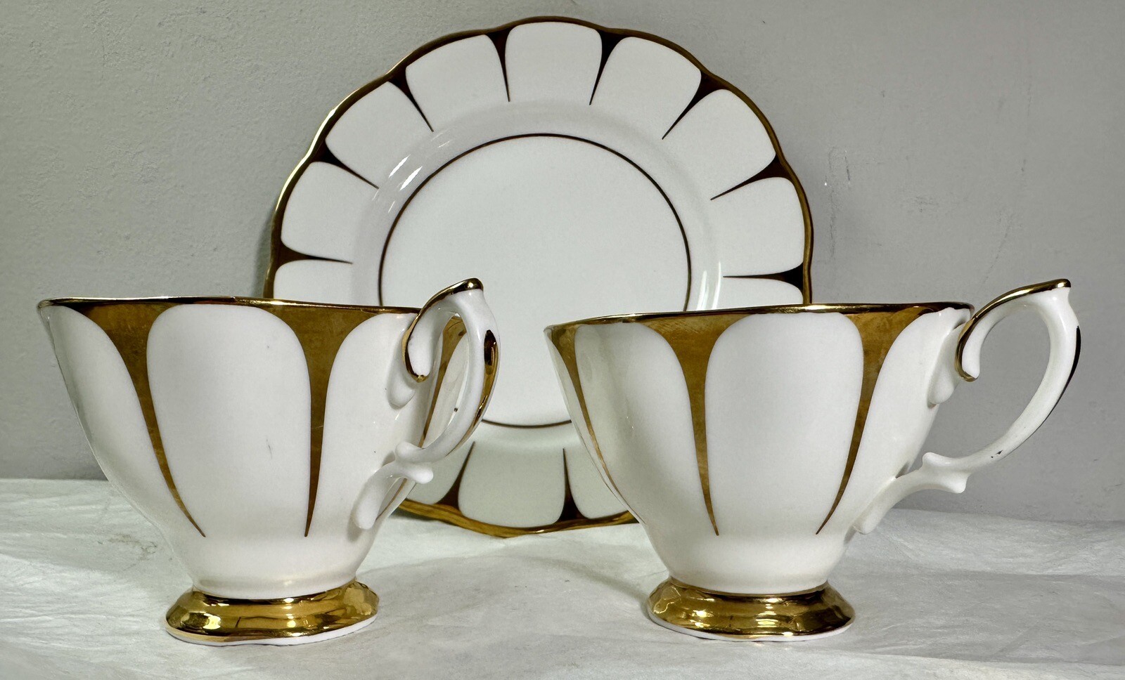 Royal Vale White and Gold Footed Teacups and Side Plate - 1960 - Image 2
