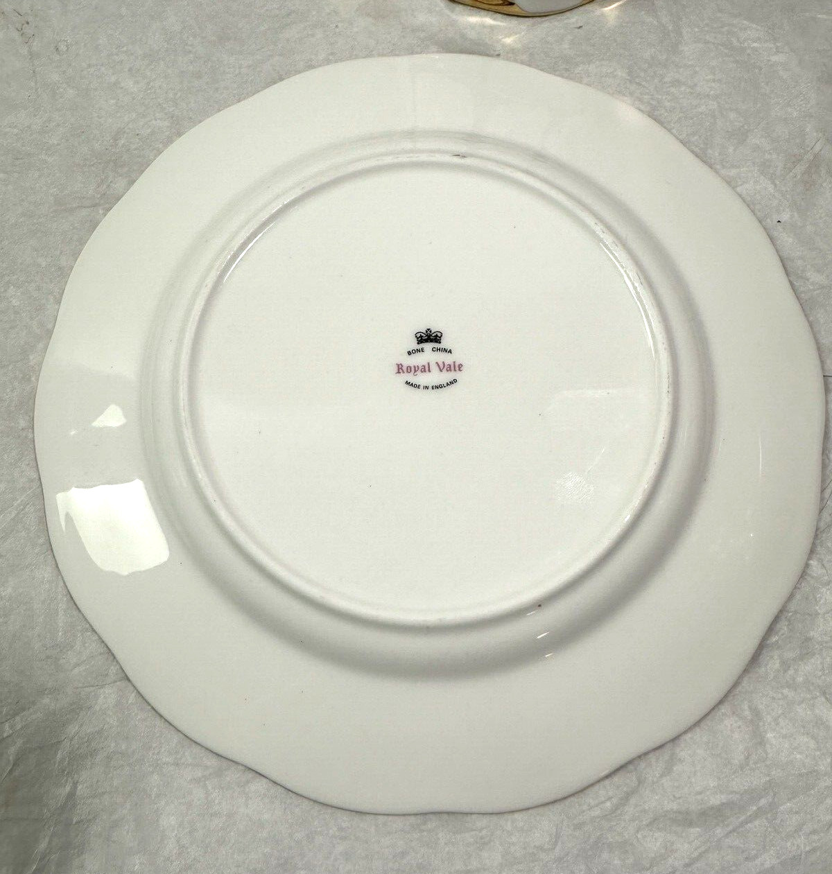 Royal Vale White and Gold Footed Teacups and Side Plate - 1960 - Image 8