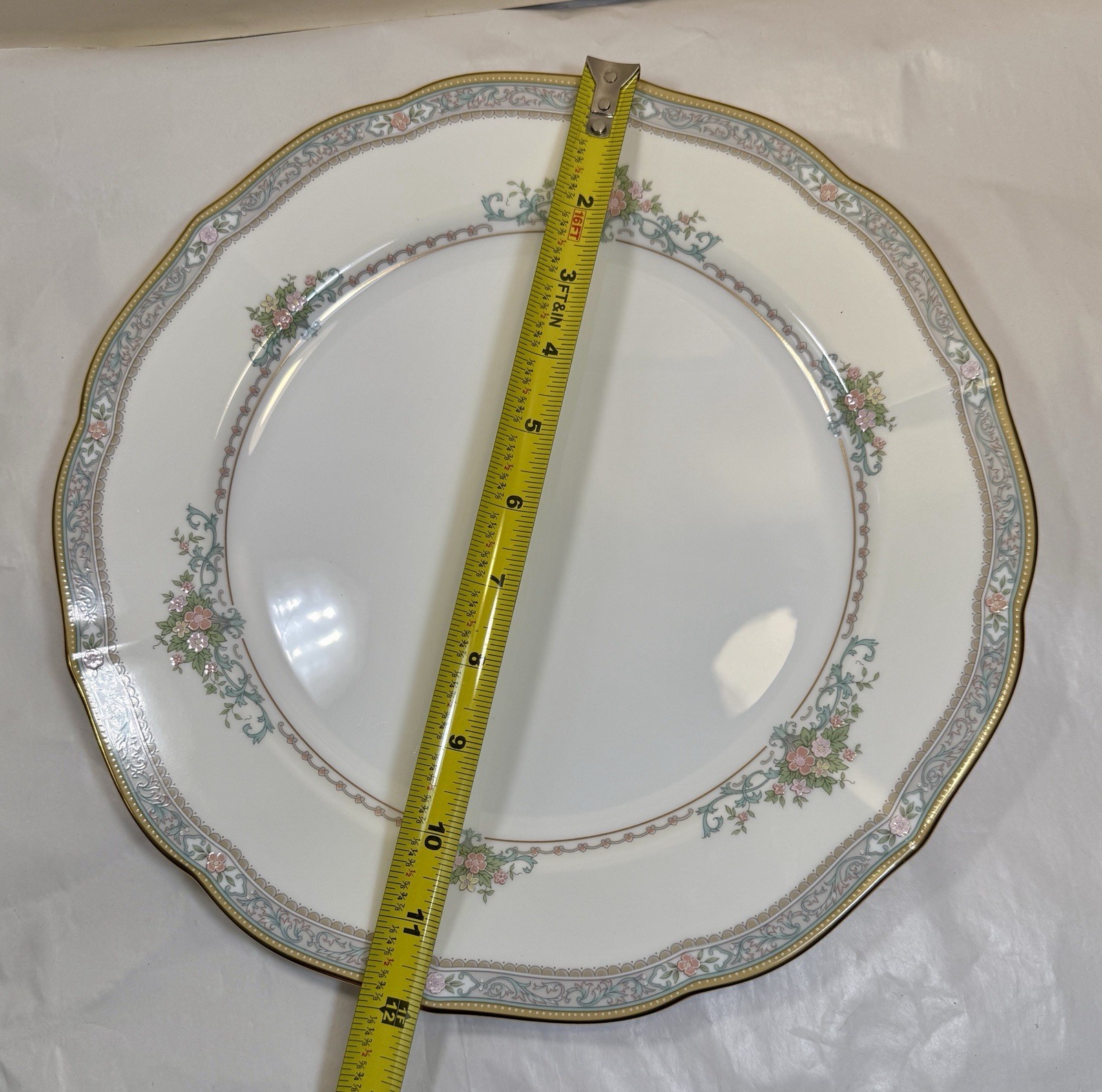 Mikasa Bridal Bouquet Chop Plate - 12-1/8" - CAP08 - Japan - Immaculate - Image 4