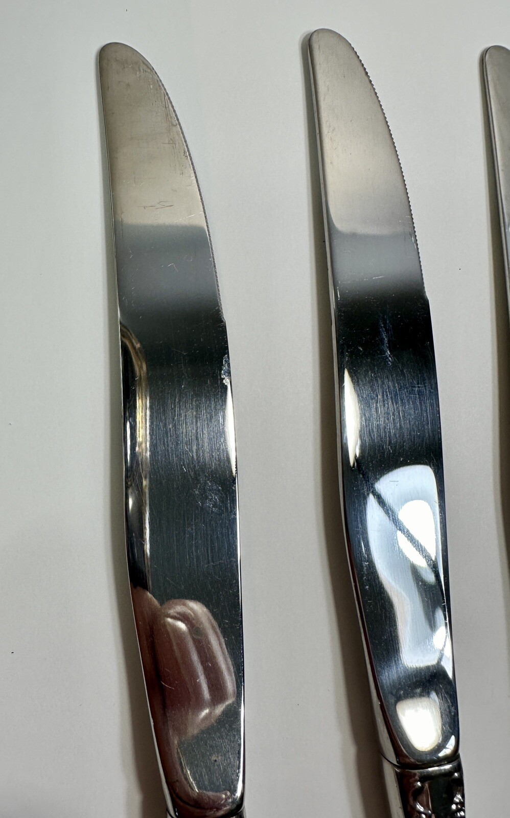 Five (5) Oneida Stainless Dover (Glossy) Dinner Knives - Unused - Image 1