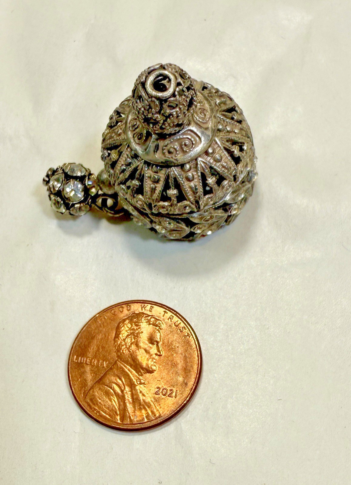 Victorian Era Perfume Bottle Top - Threaded - Image 1