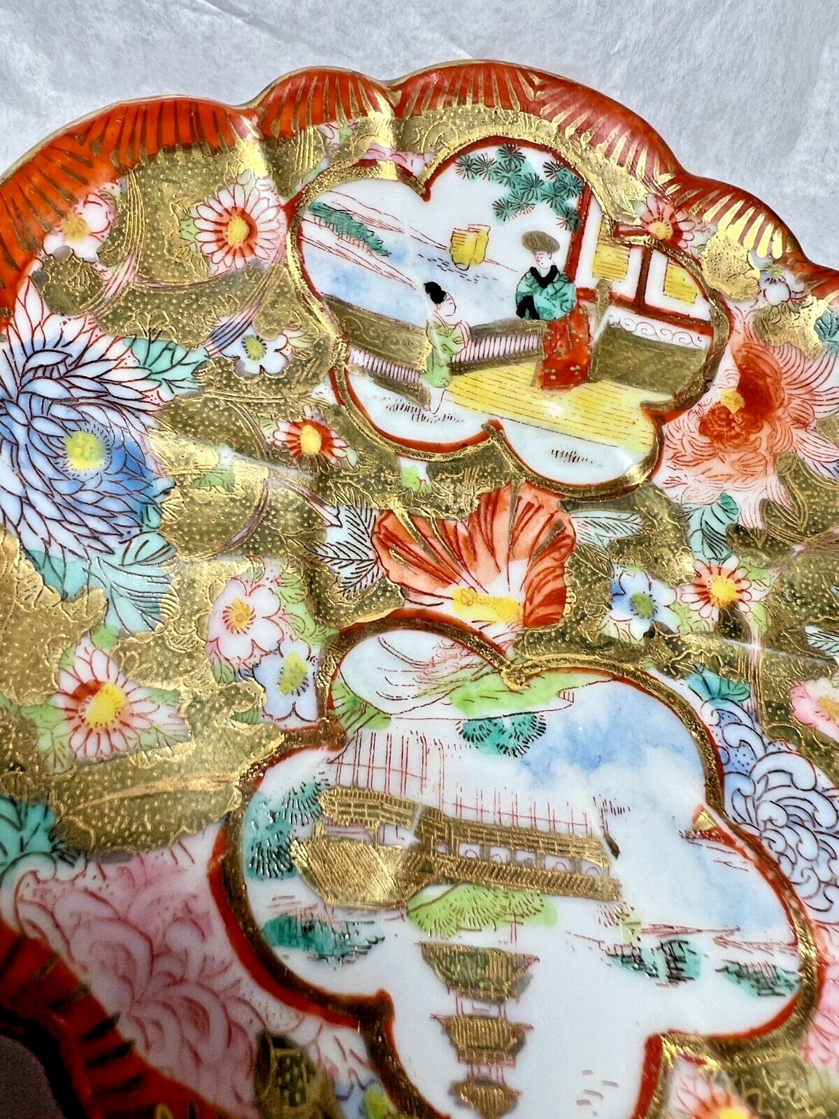 Japanese Kutani Scalloped Porcelain Plate - 5 inches - Late Meiji Period - Image 1