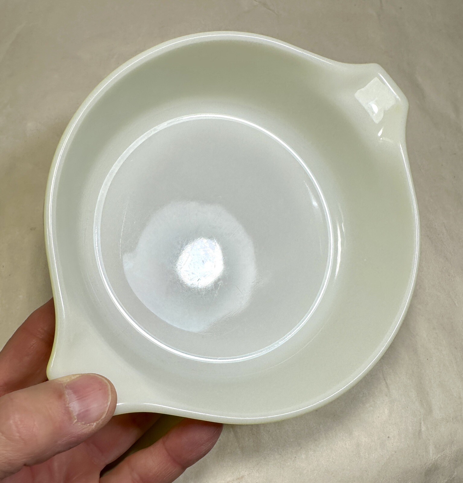 PYREX 6-1/4" Daisy Yellow 1 Pint 471 Round Refrigerator Dish 470-C Lid - Image 1