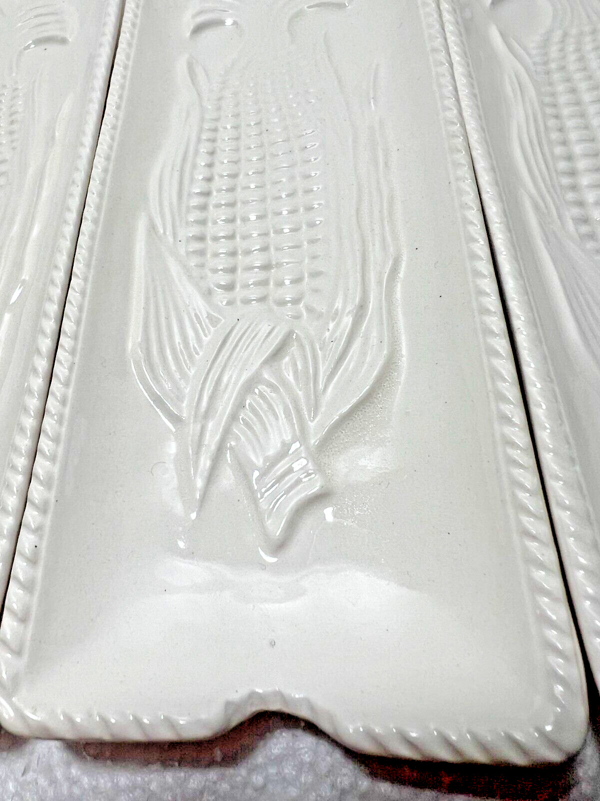 White Ceramic Corn Cob Plates Holders Set of 4 - Made in Japan - Image 1
