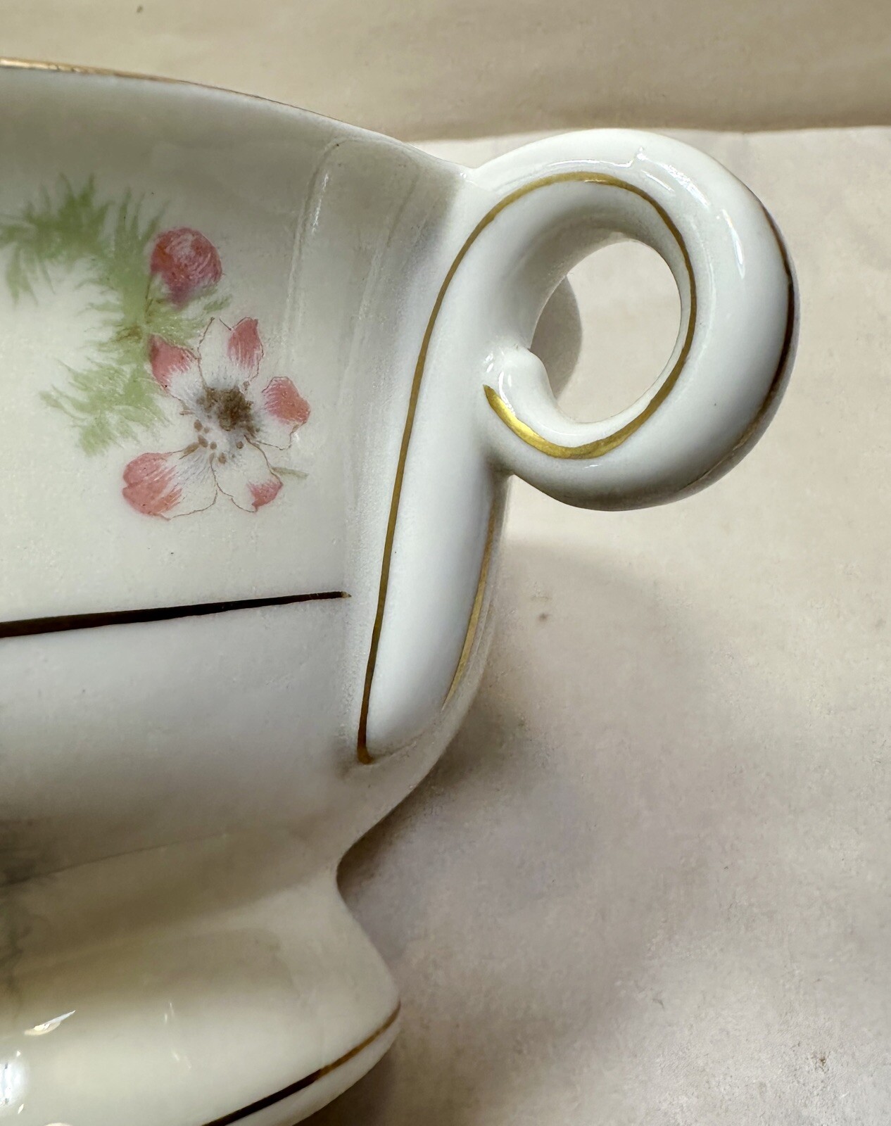 Theodore Haviland Apple Blossom Sugar Bowl and Lid - Immaculate - Image 1