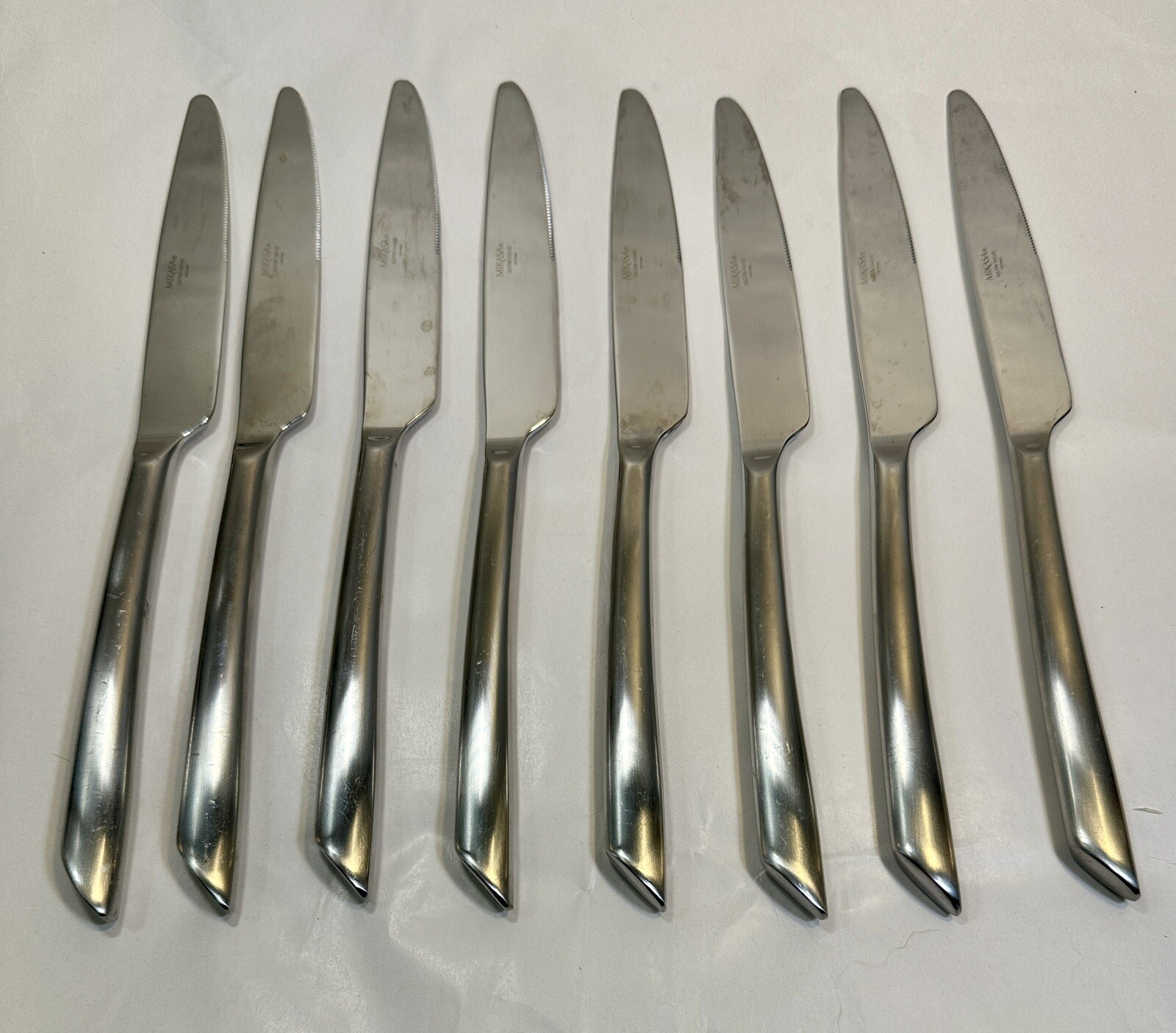 One (1) Mikasa Satin Wave Forged Stainless Flatware Place Setting - Five Pieces - Image 4