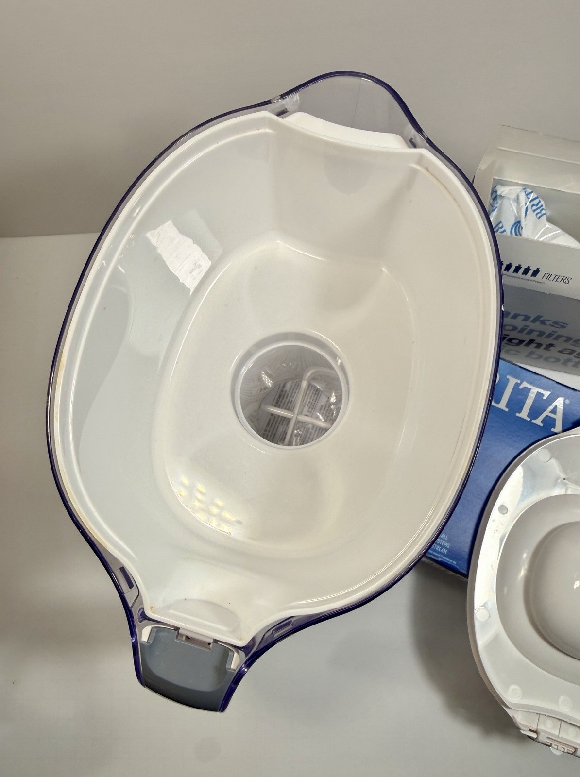 Brita Water Filtration Pitcher and New Filters - Image 5