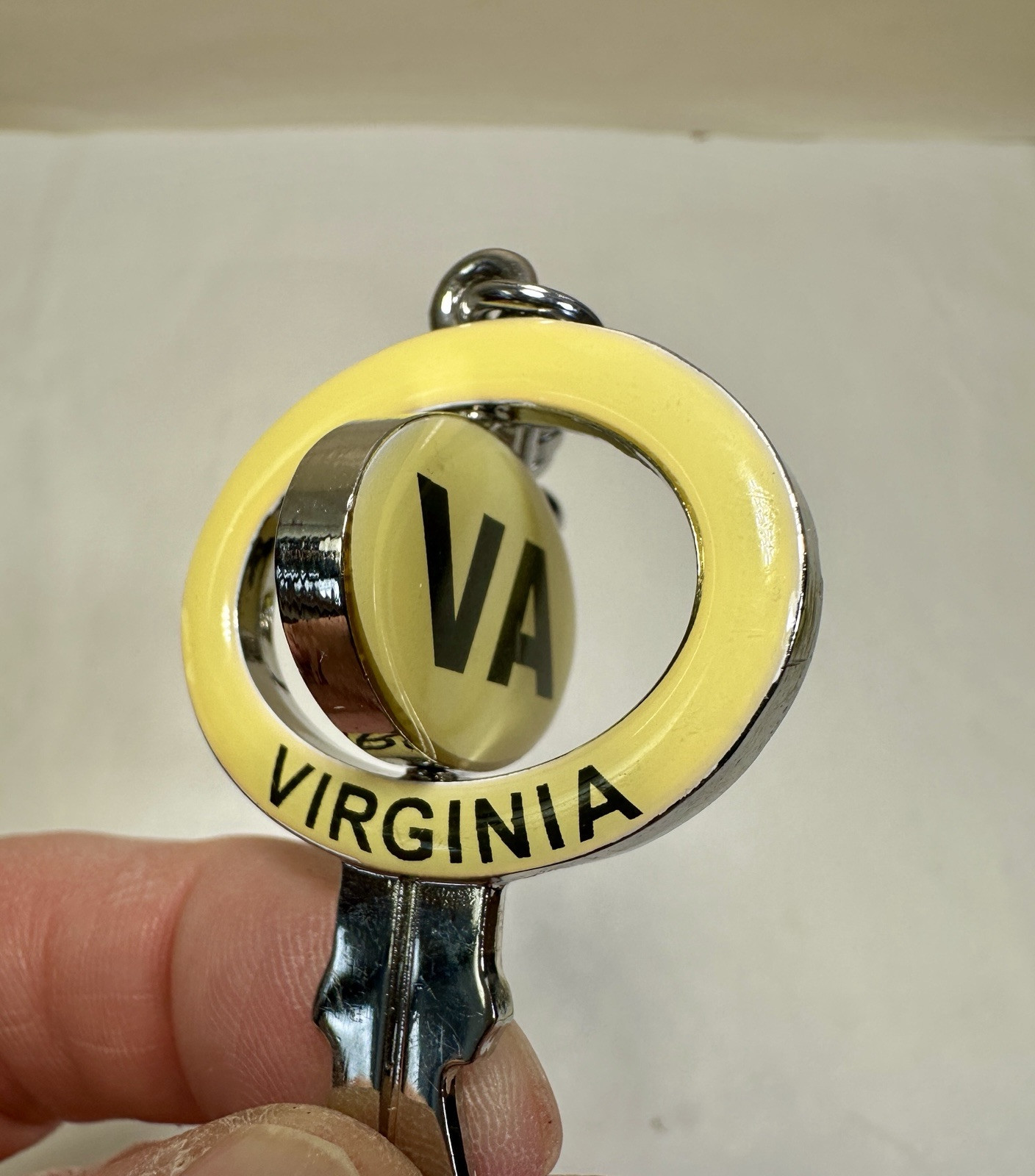Virginia VA Swivel Key Keychain - New With Partial Tag - Image 1