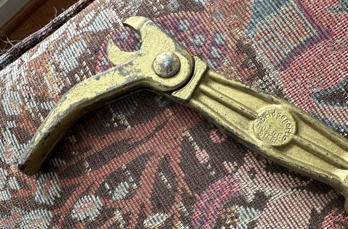 Vintage Bridgeport Hardware Forged Steel Nail Puller/Pounder No. 56 SUREGRIP - Image 5