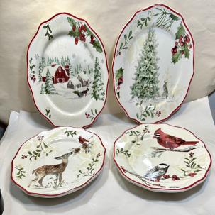 Set of 4 Better Homes Heritage Christmas Holiday Plates: New with Tags